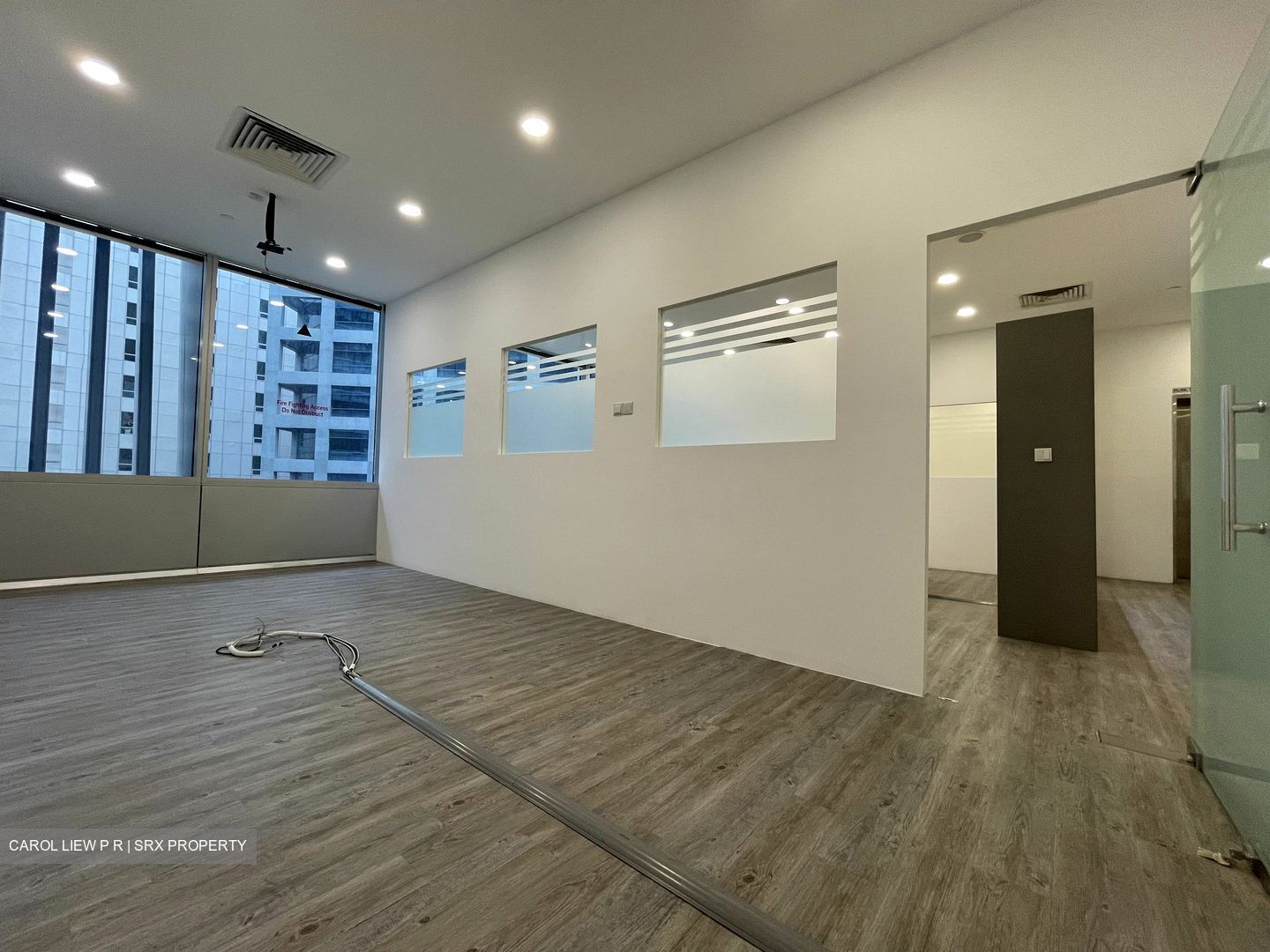 Robinson Square (D1), Office #389604011